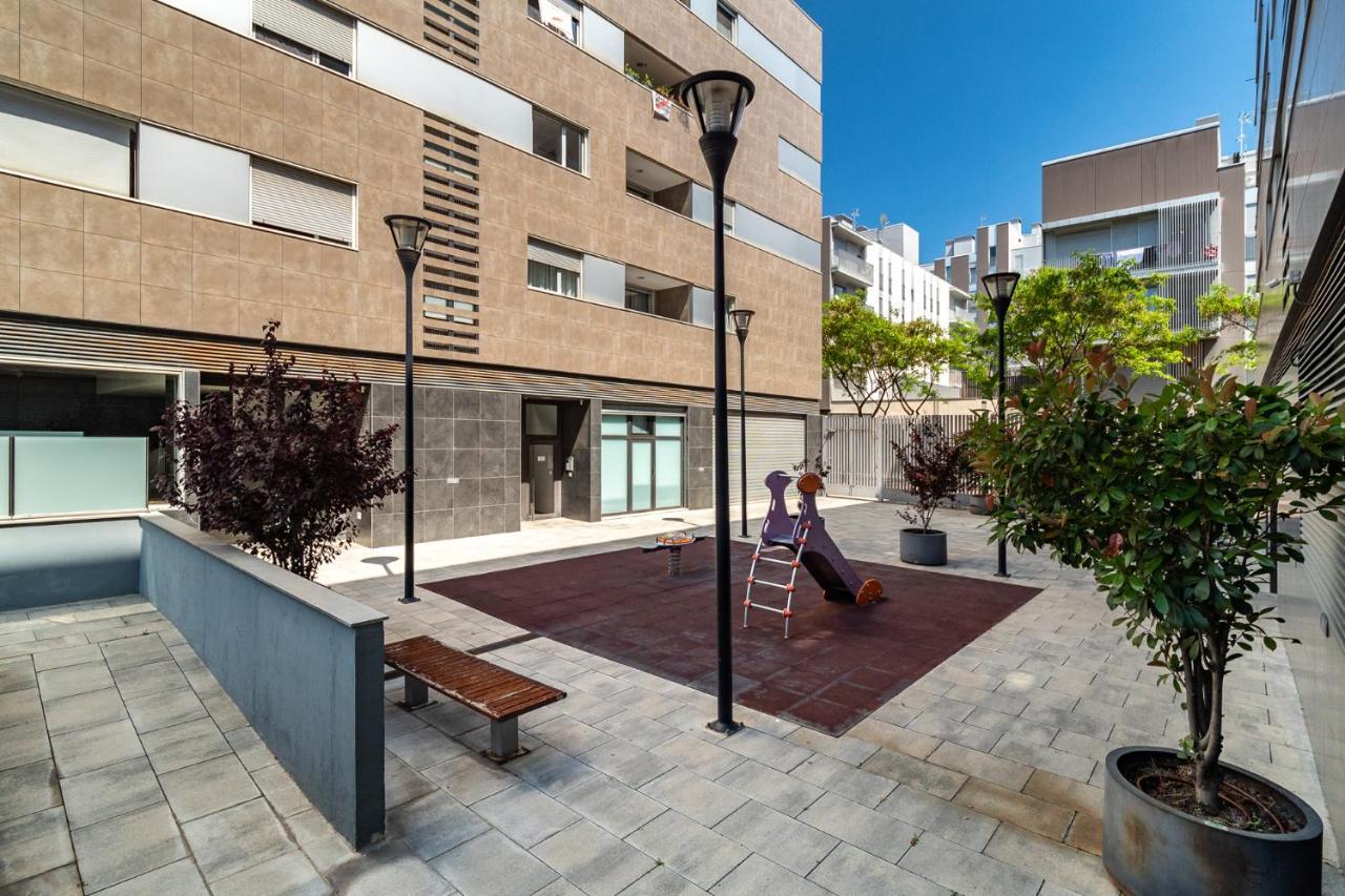 Forum Beach 2 And Pool Apartment Barcelona Sant Adria de Besos Exterior foto